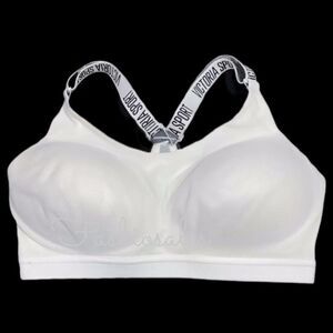 Victoria’s Secret Incredible Lightweight Wireless Medium Support sport bra white